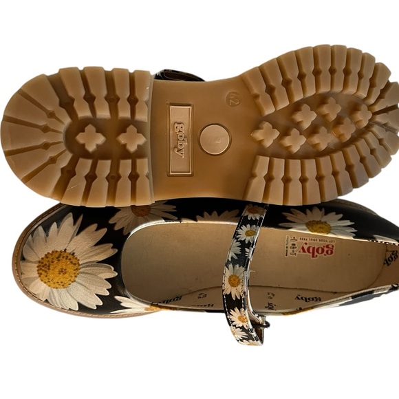 NWOT-Goby Shoes-Size 42 Black with white and yellow Daisy’s 🌻 - Picture 5 of 9